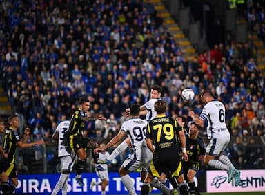 国米2-0科莫无缘卫冕，欧冠成避免四大皆空最后希望